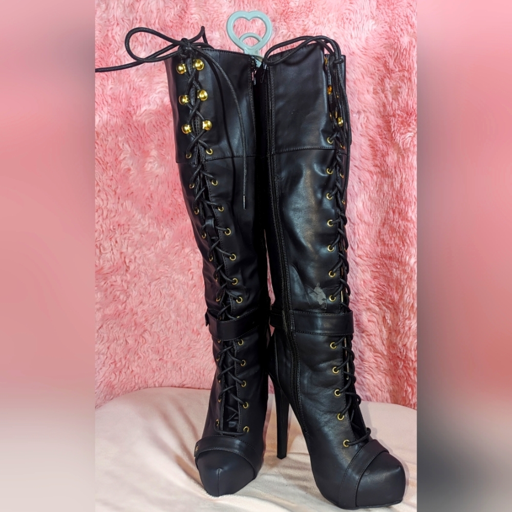 JustFab black pleather 4" size 9 heeled boot with gold plated accents
